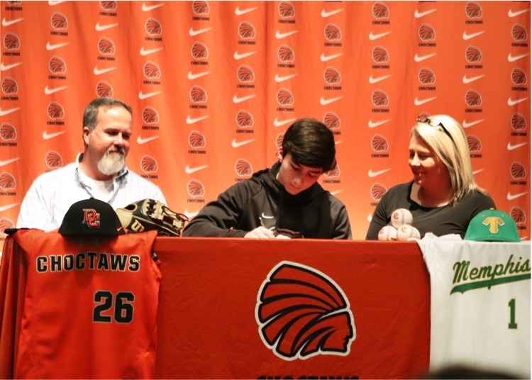 Lane Evans signs with Union University